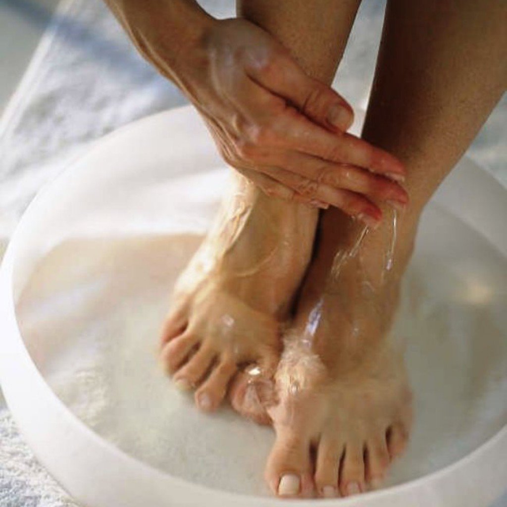 Тёплые ванночки - важный элемент лечения микоза
