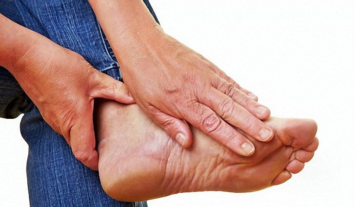 Почему болят пальцы на ногах