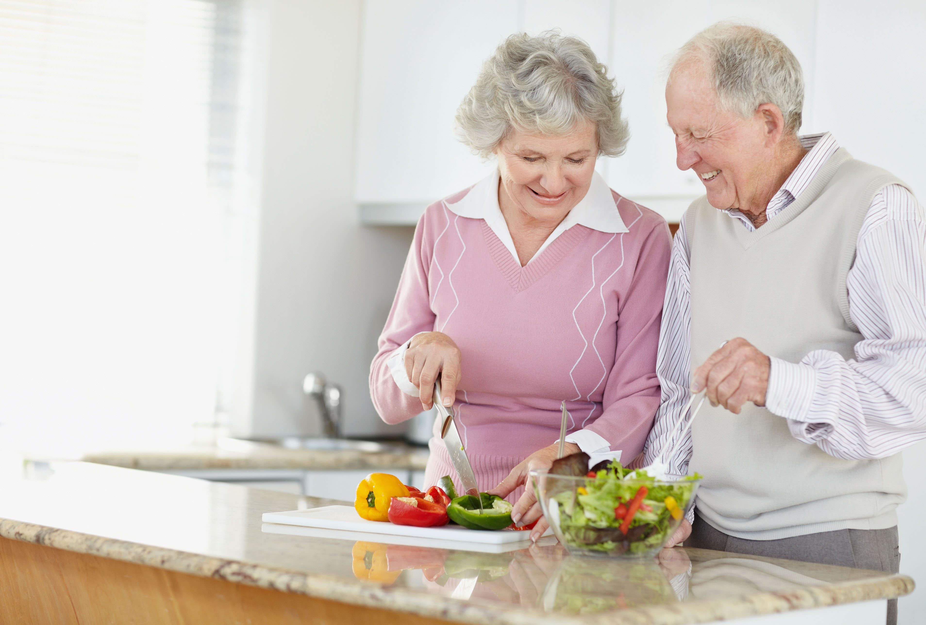 Питания лиц пожилого возраста. Питание пожилых. Здоровое питание для пожилых. Питание в пожилом и старческом возрасте. Правильное питание для пожилых людей.