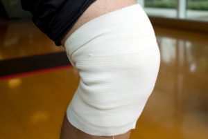 Как правильно бинтовать эластичные бинты на колени