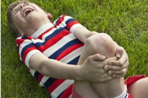 У ребенка болят ноги ниже колен причины