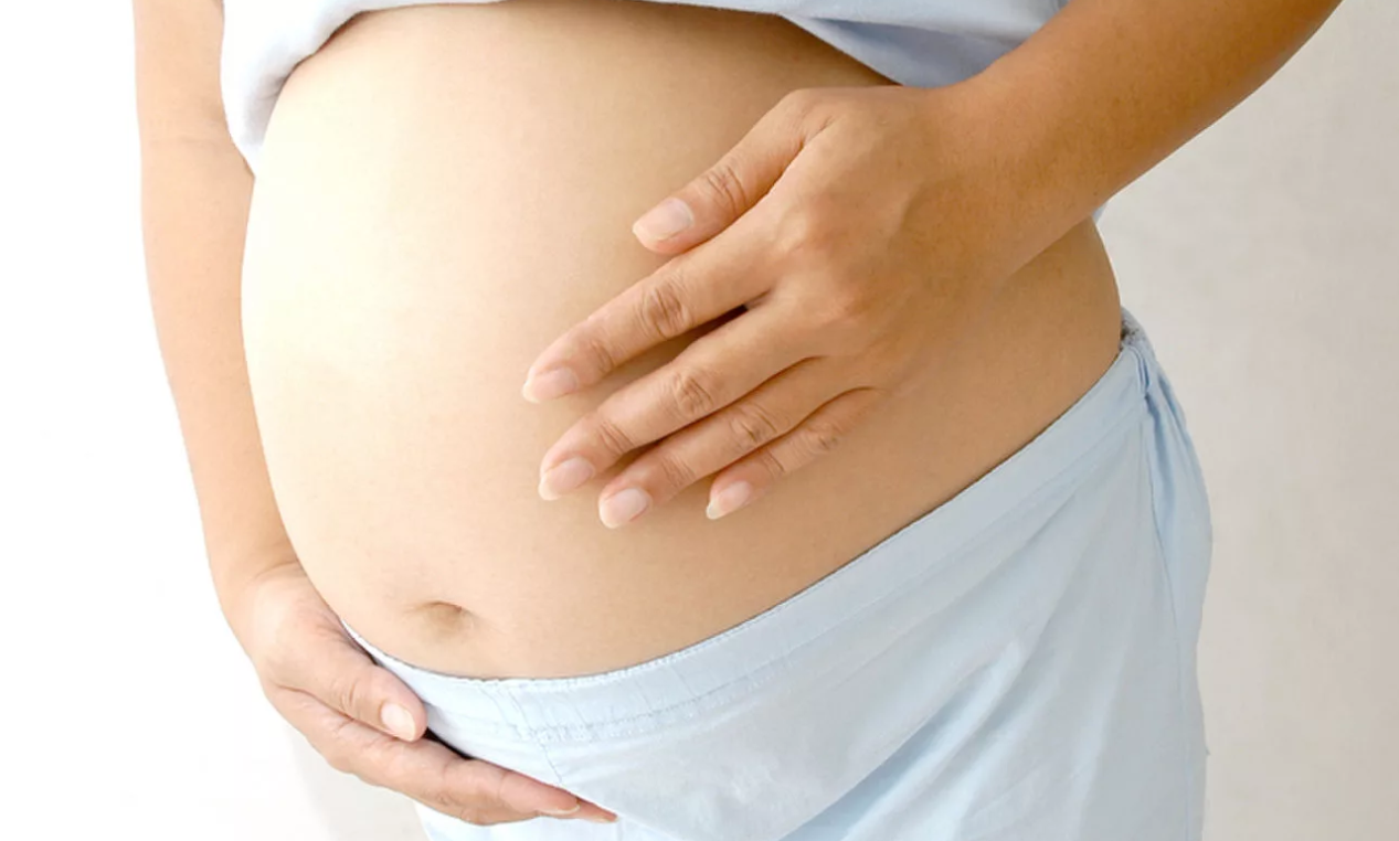 Трубка для живота беременности. Что вызывает вздутие живота у беременных второй триместр. Чешется живот во время беременности. Тянет живот 28 неделя