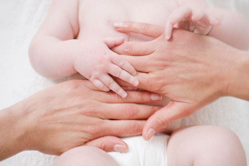 Урчание в животе у грудничка: причины и быстрая помощь ребенку