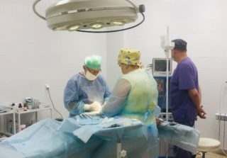 Операция по удалению пупочной грыжи у новорожденных