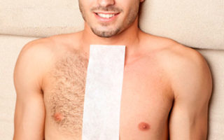Эпиляция волос на груди мужчины