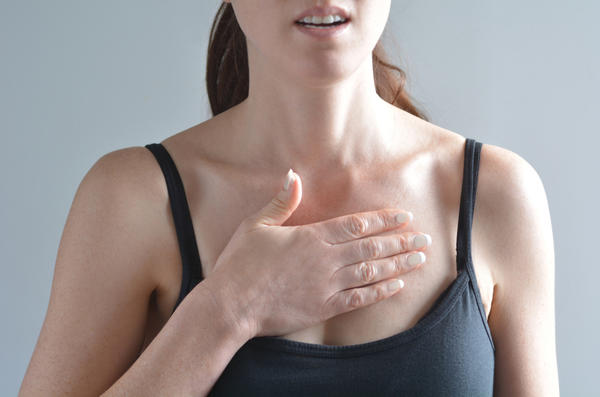 Давящая или резкая боль в грудине посередине: что делать